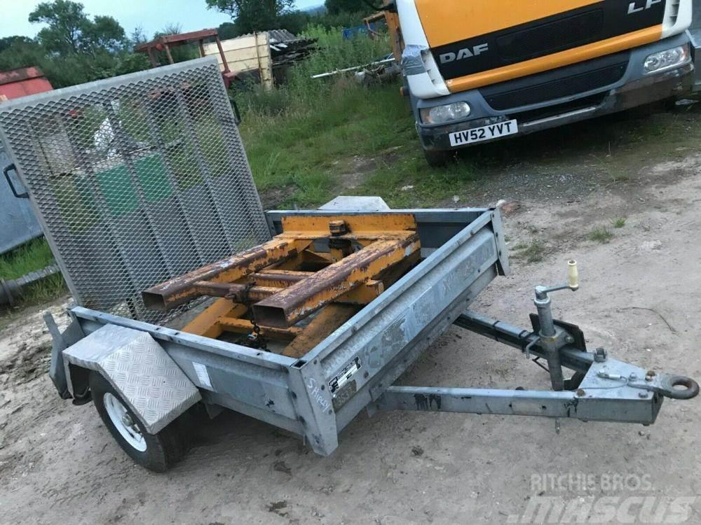  Plant trailer 5 ft x 4 ft £450 plus vat £540 Otros remolques