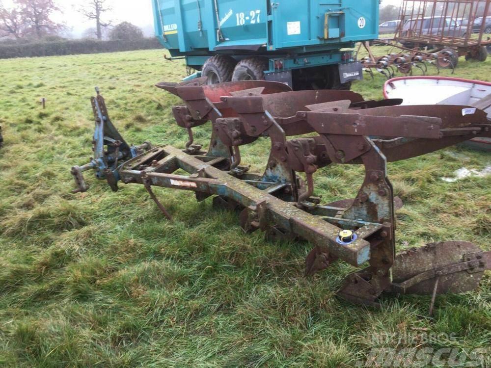 Ransomes 3 Furrow reversible plough £450 plus vat £540 Arados fijos suspendidos