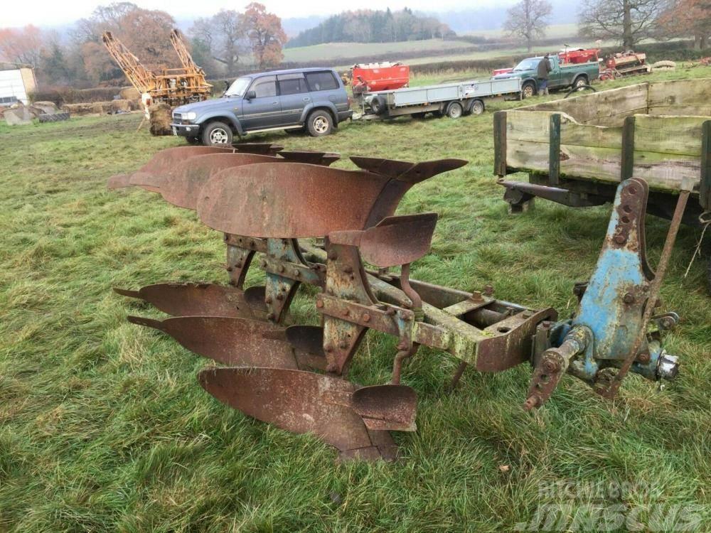 Ransomes 3 Furrow reversible plough £450 plus vat £540 Arados fijos suspendidos