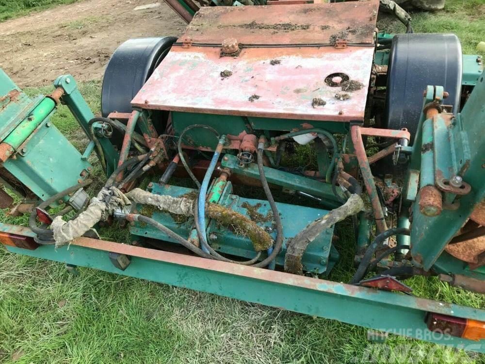 Ransomes gang mower 5 reel - tractor driven - £750 Tractores corta-césped