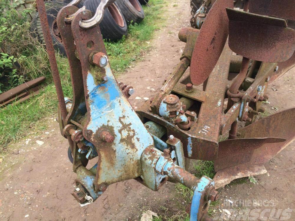 Ransomes TSR 2 Furrow reversible plough Arados fijos suspendidos