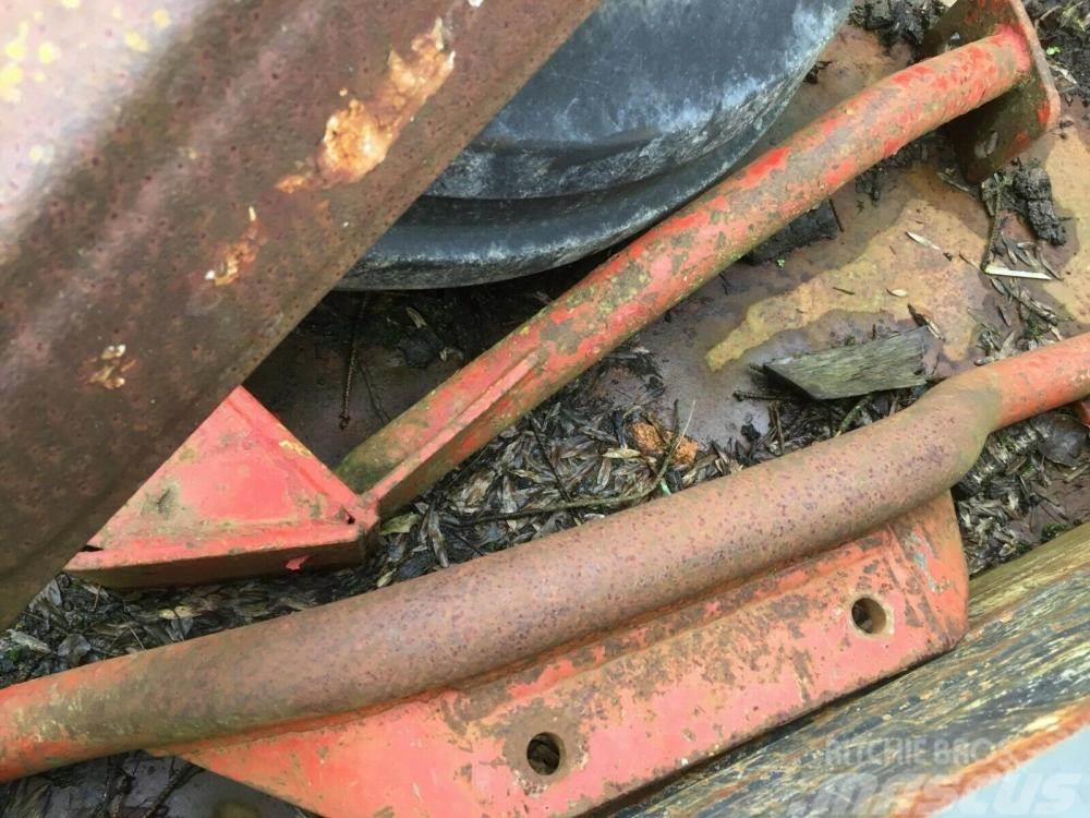  Tractor Loader Massey Ferguson 35 £450 Gatwick Otra maquinaria agrícola usada