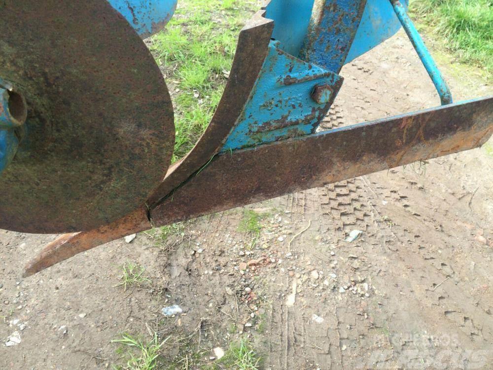  Two furrow plough £475 Arados fijos suspendidos