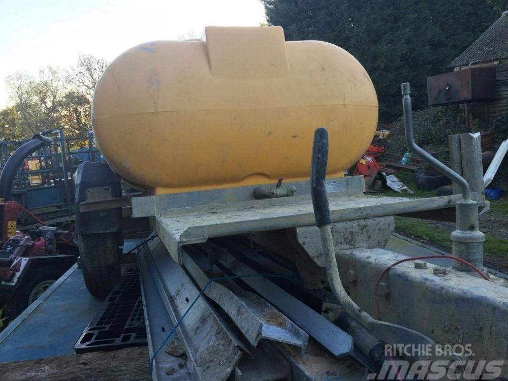  water bowser £400 plus vat £480 Cisterna
