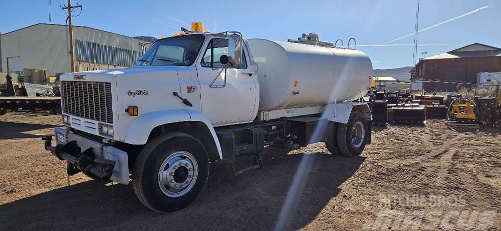  2,000 Gallon Water Truck Otros equipamientos de construcción