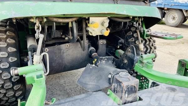 John Deere 1565 Serie II 4WD + MCS 600H Tractores corta-césped