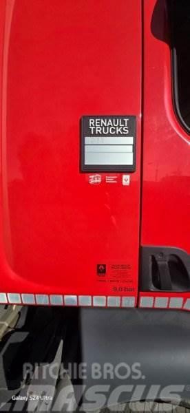 Renault D + Dhollandia Camiones caja cerrada