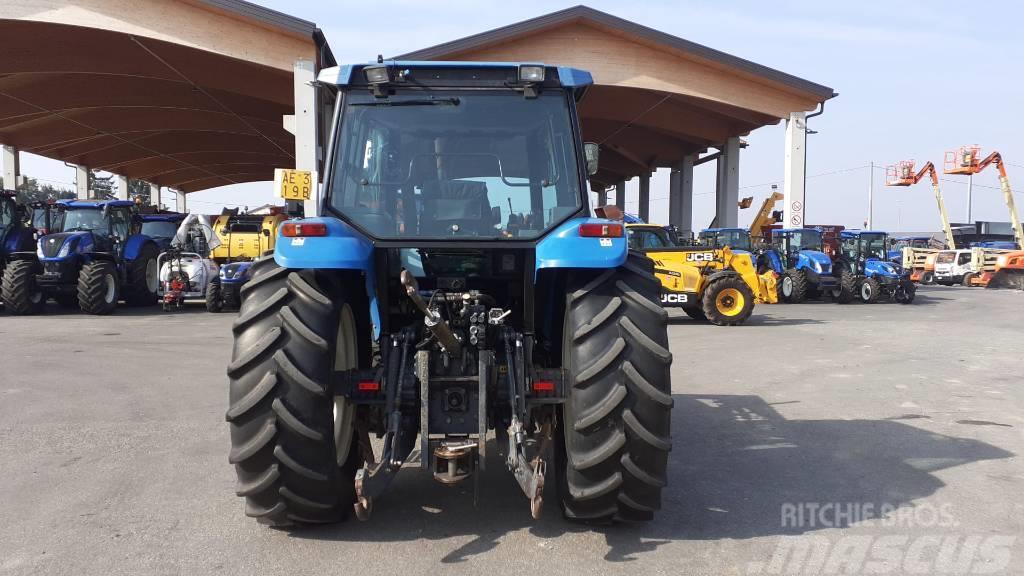 Ford / New Holland 8340 Tractores