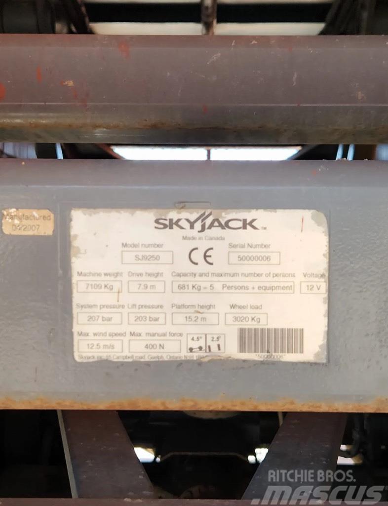 SkyJack SJ 9250 RT Plataformas tijera