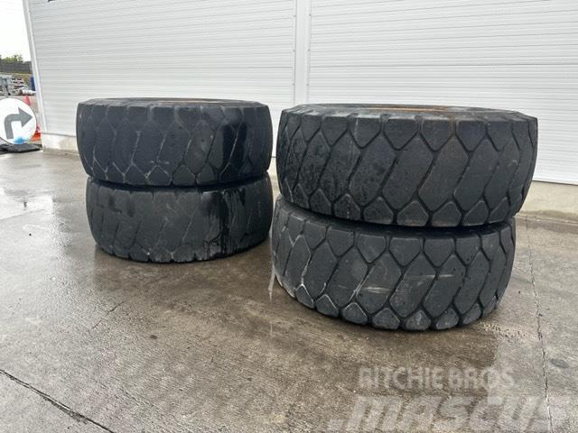Liebherr solid wheels filled with elastomer Neumáticos, ruedas y llantas