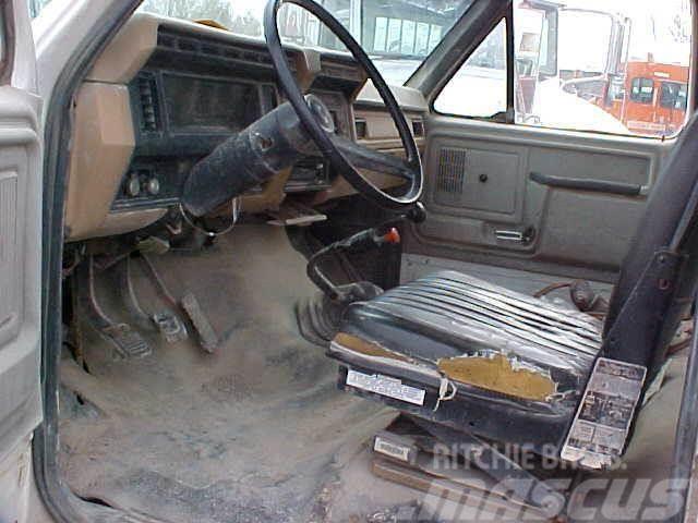 Ford F700 Camiones cisterna