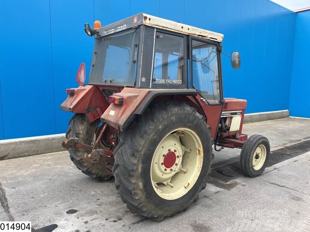 International 744 54 kW 72 HP, Manual Tractores