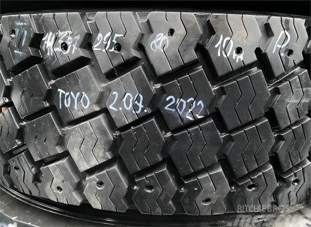 Toyo B10B Neumáticos, ruedas y llantas