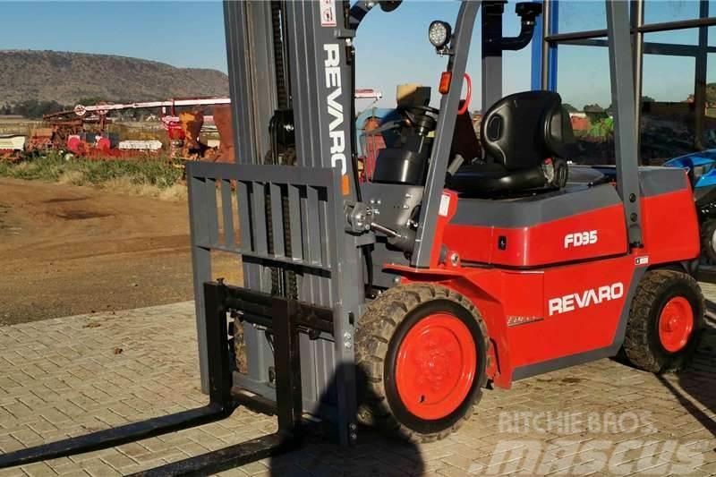  Other Revaro FD35 Standard 2.5 Ton Diesel Forklift Tractores
