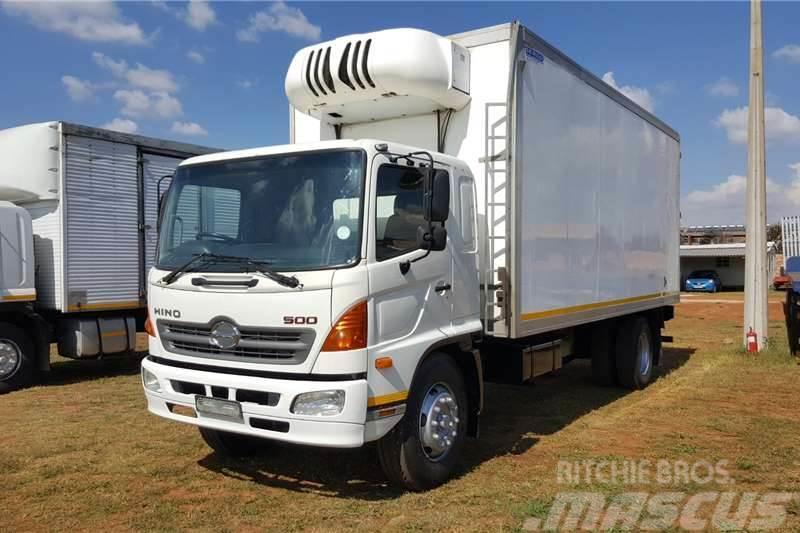 Hino 500, 1626, WITH INSULATED BODY MEAT RAIL BODY Otros camiones
