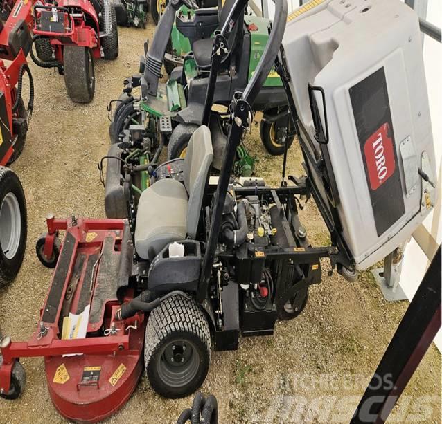 Toro Z Master 8000 Series Riding Mower, with 122cm Cutt Tractores corta-césped