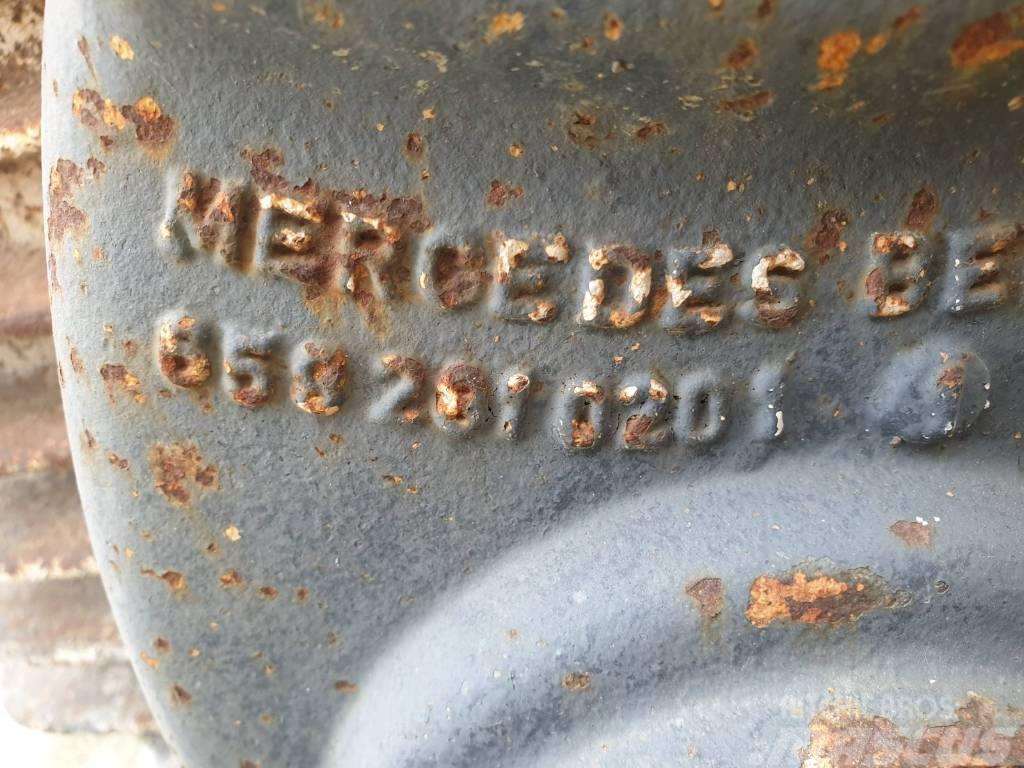 Mercedes-Benz VG 2400-3W/1 448 Hidráulicos