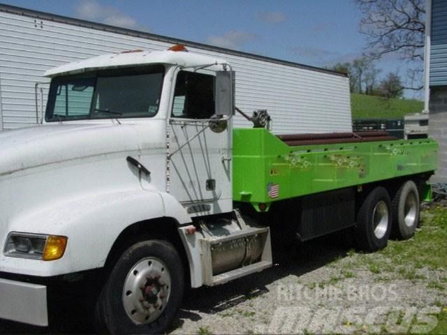 Freightliner 2000 Gallon Flat Bed Water Tank Camiones cisterna