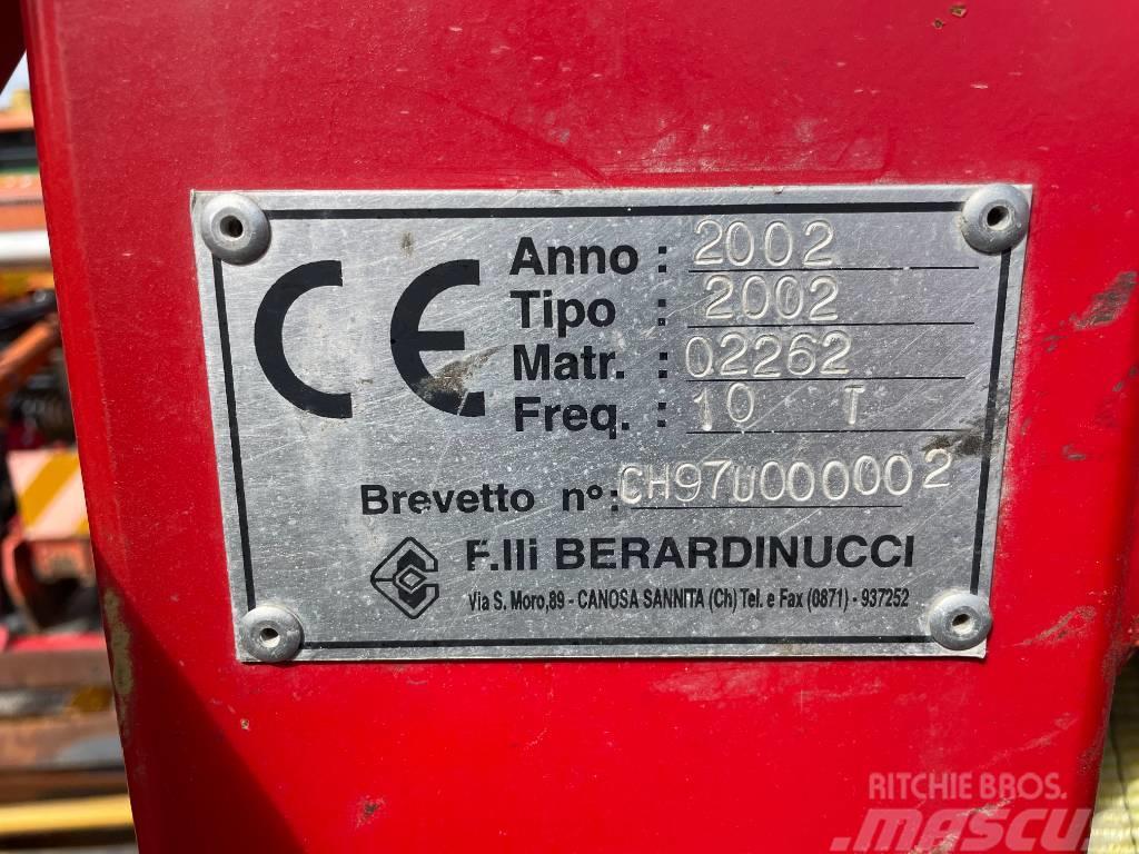  Bernarducci 2002 Cosechadora de aceitunas y vibradores