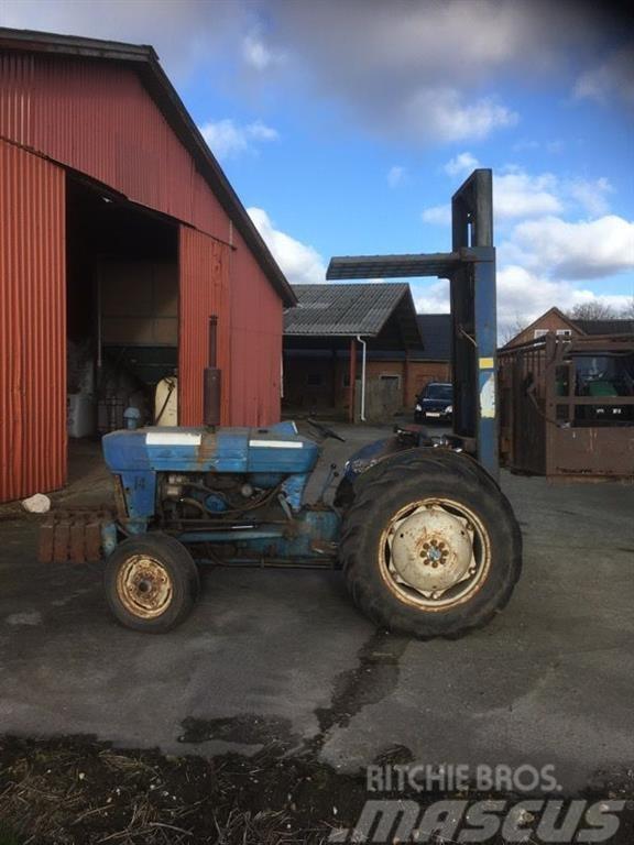Ford 3000 m byggelift ca. 5 løft Tractores