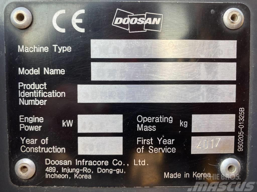 Doosan DX 57 W-5 Excavadoras de ruedas