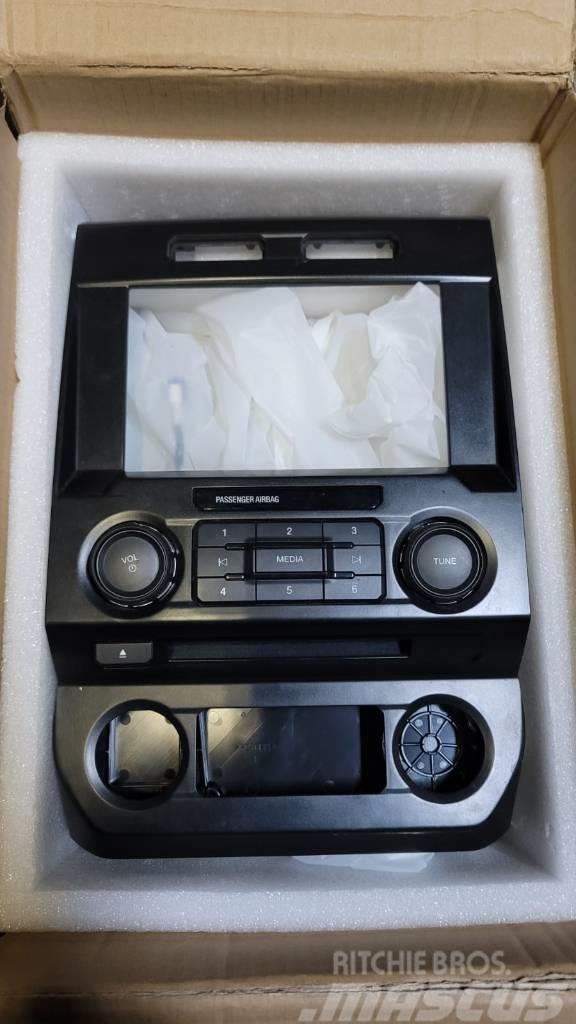 Ford F-150 Radio and LCD Screen Frenos