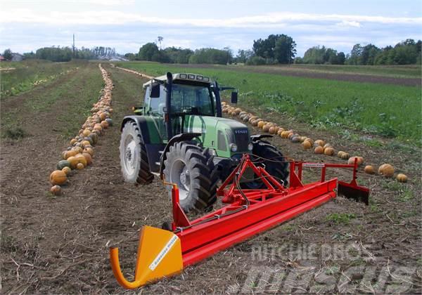 Prelog KM Plug za buče plow for pumpkins Rastras para campos