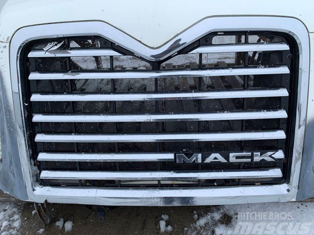 Mack Pinnacle CXU612 Cabinas e interior