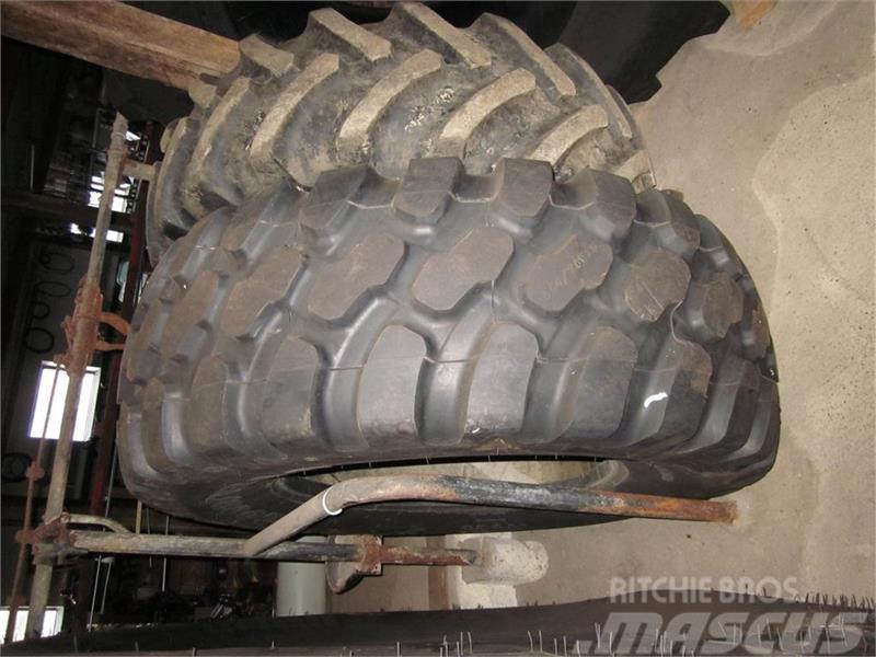 Goodyear 500/70x28 Neumáticos, ruedas y llantas