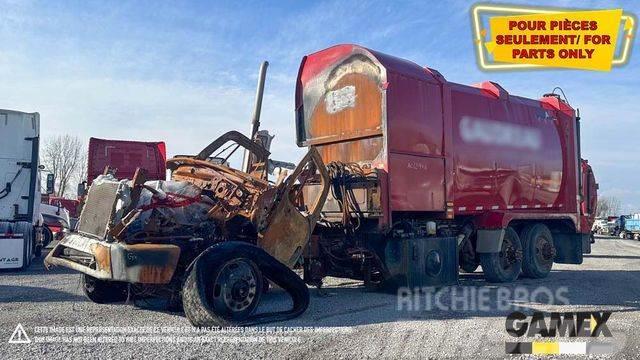 Freightliner M2 106 BURNT GARBAGE TRUCK / RECYCLING TRUCK Cabezas tractoras