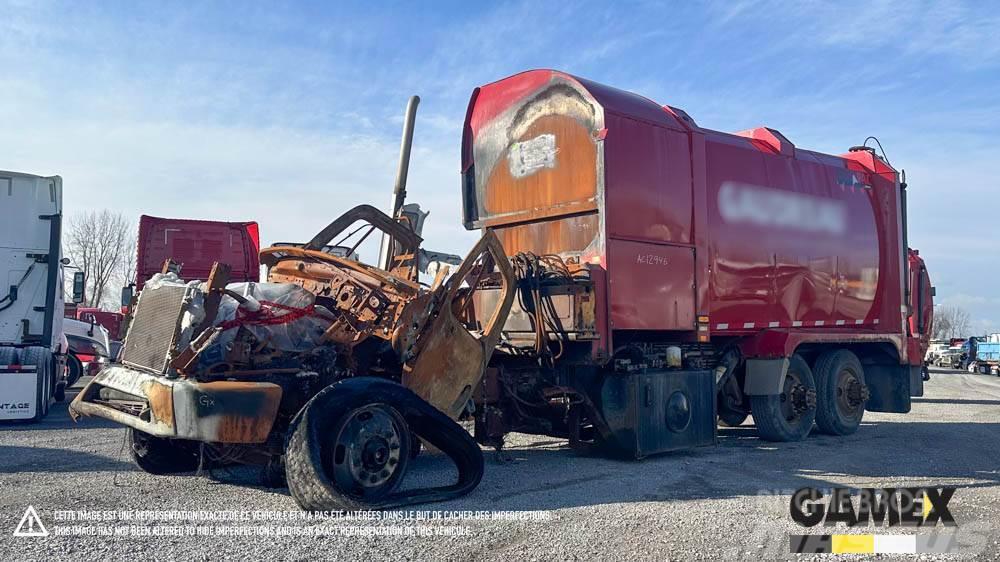 Freightliner M2 106 BURNT GARBAGE TRUCK / RECYCLING TRUCK Cabezas tractoras