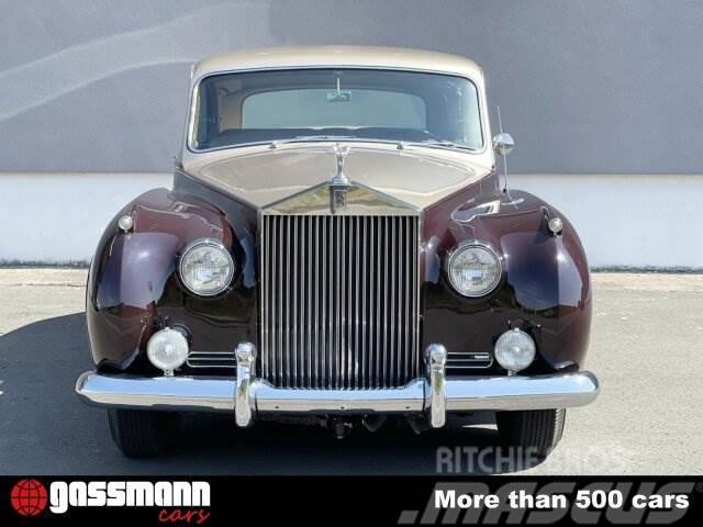 Rolls Royce Phantom V Saloon Coupe, by James Young Matching Otros camiones