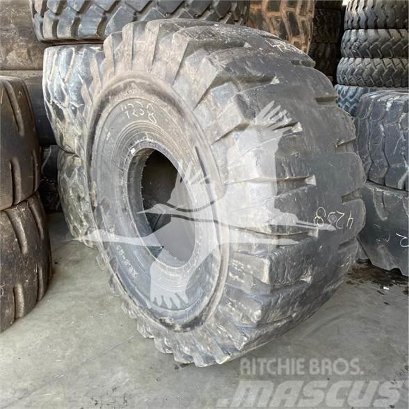 Armour 29.5x25 Neumáticos, ruedas y llantas