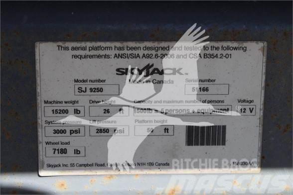 SkyJack SJ9250RT Plataformas tijera