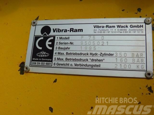 Komatsu Vibra-Ram P 75 D / Lehnhoff MS 25 / 2100 kg Excavadoras de cadenas
