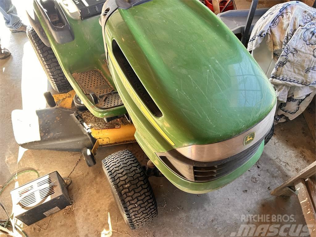 John Deere 145 Tractores corta-césped