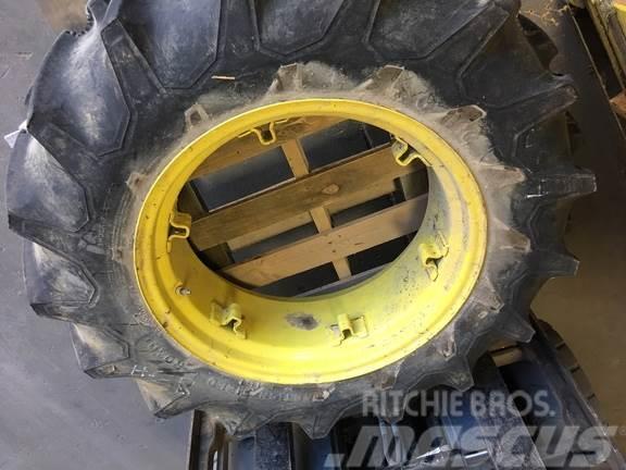 John Deere firestone 12.4 - 24 mfwd T & W Neumáticos, ruedas y llantas