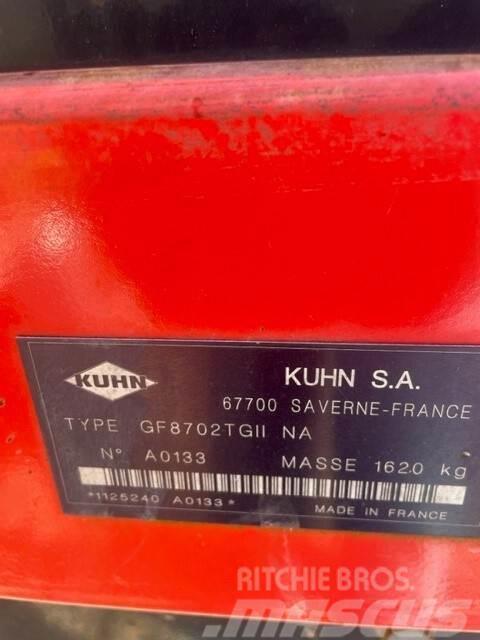 Kuhn GF8702 Rastrillos y henificadores