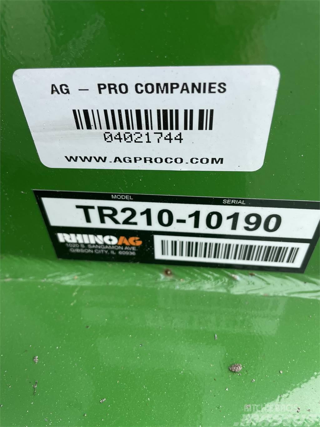 Rhino TR210 Desmenuzadoras, cortadoras y desenrolladoras de pacas