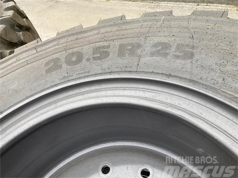 Michelin 20.5R25 Fabriksny dæk fra Case 621. Neumáticos, ruedas y llantas