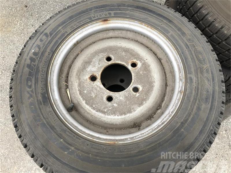 Toyo H09 Neumáticos, ruedas y llantas