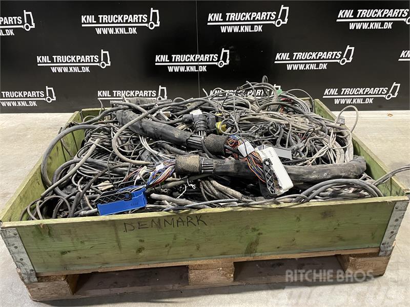 Scania  COMPLTE CABELS / WIRING NGR S580 6X4 Electrónicos