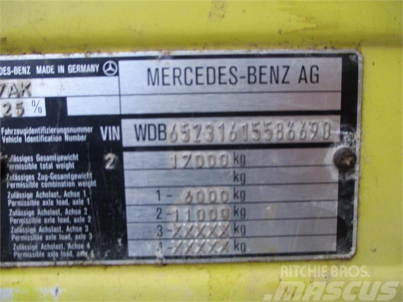Mercedes-Benz 1717 med 4WD, differentialespærre og kran Camiones caja cerrada