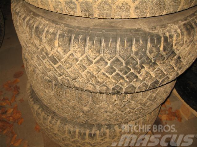 Continental Bridestone 225/70R15 M723 Neumáticos, ruedas y llantas