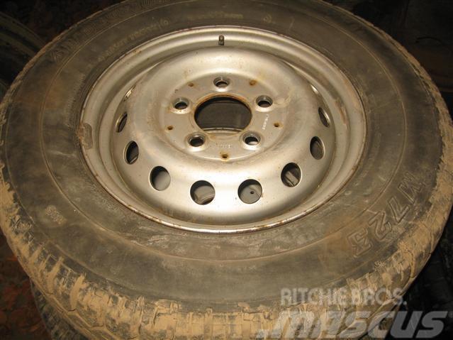 Continental Bridestone 225/70R15 M723 Neumáticos, ruedas y llantas