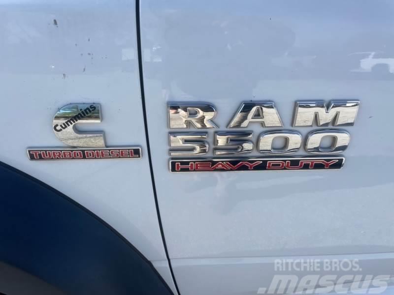 Dodge RAM 5500 CREW CAB Camiones caja cerrada