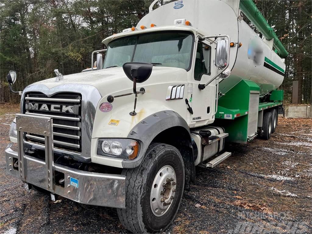 Mack Granite GU713 Camiones para granja y transporte de granos
