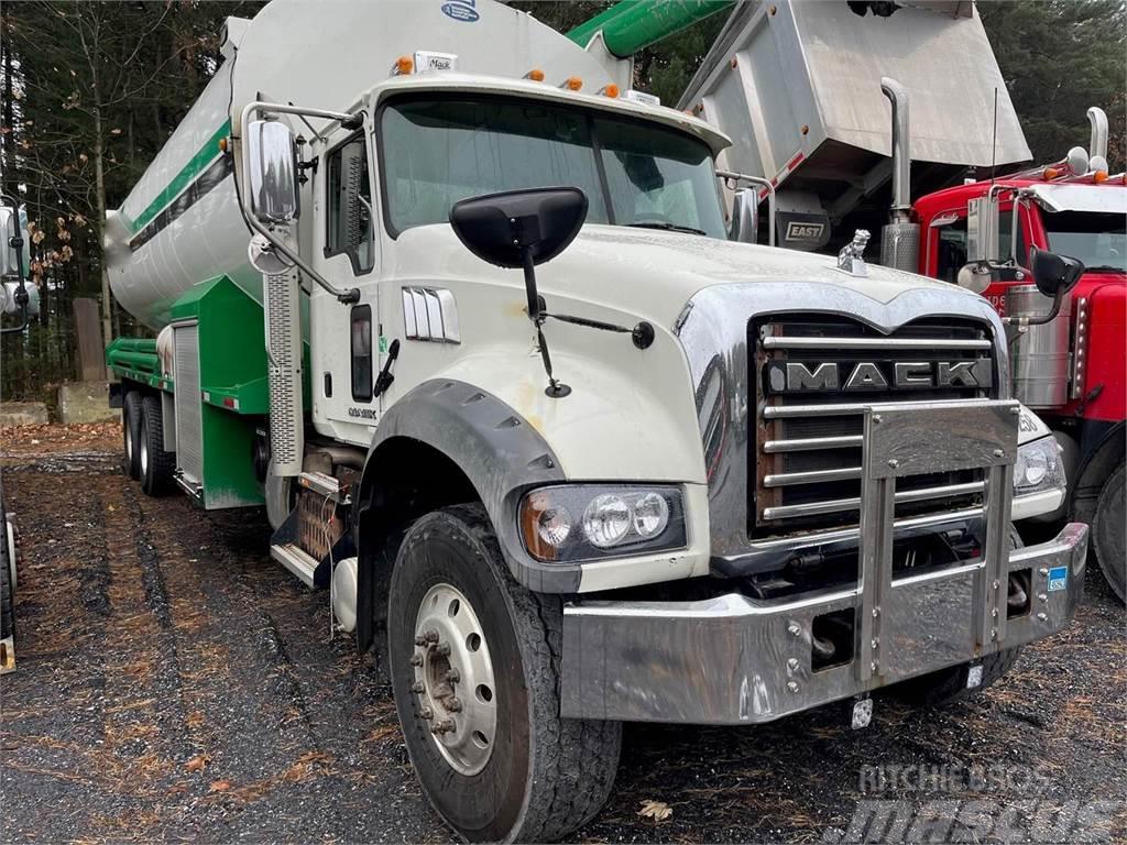 Mack Granite GU713 Camiones para granja y transporte de granos