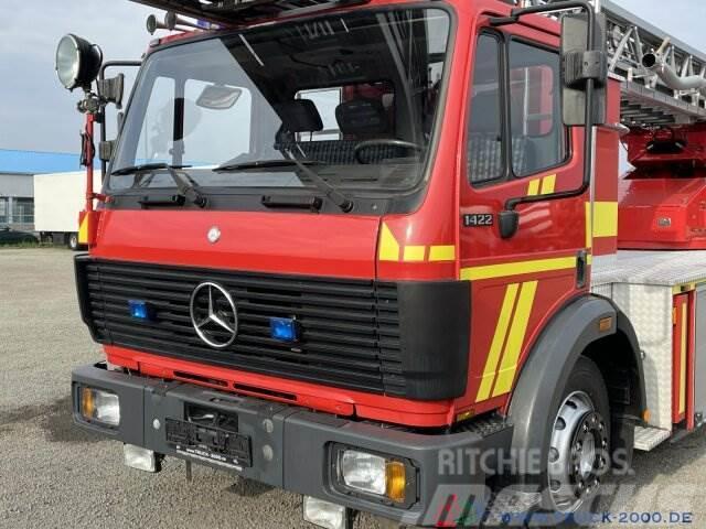 Mercedes-Benz 1422 Metz Feuerwehr Leiter 30 m. nur 31.361 Km. Otros camiones