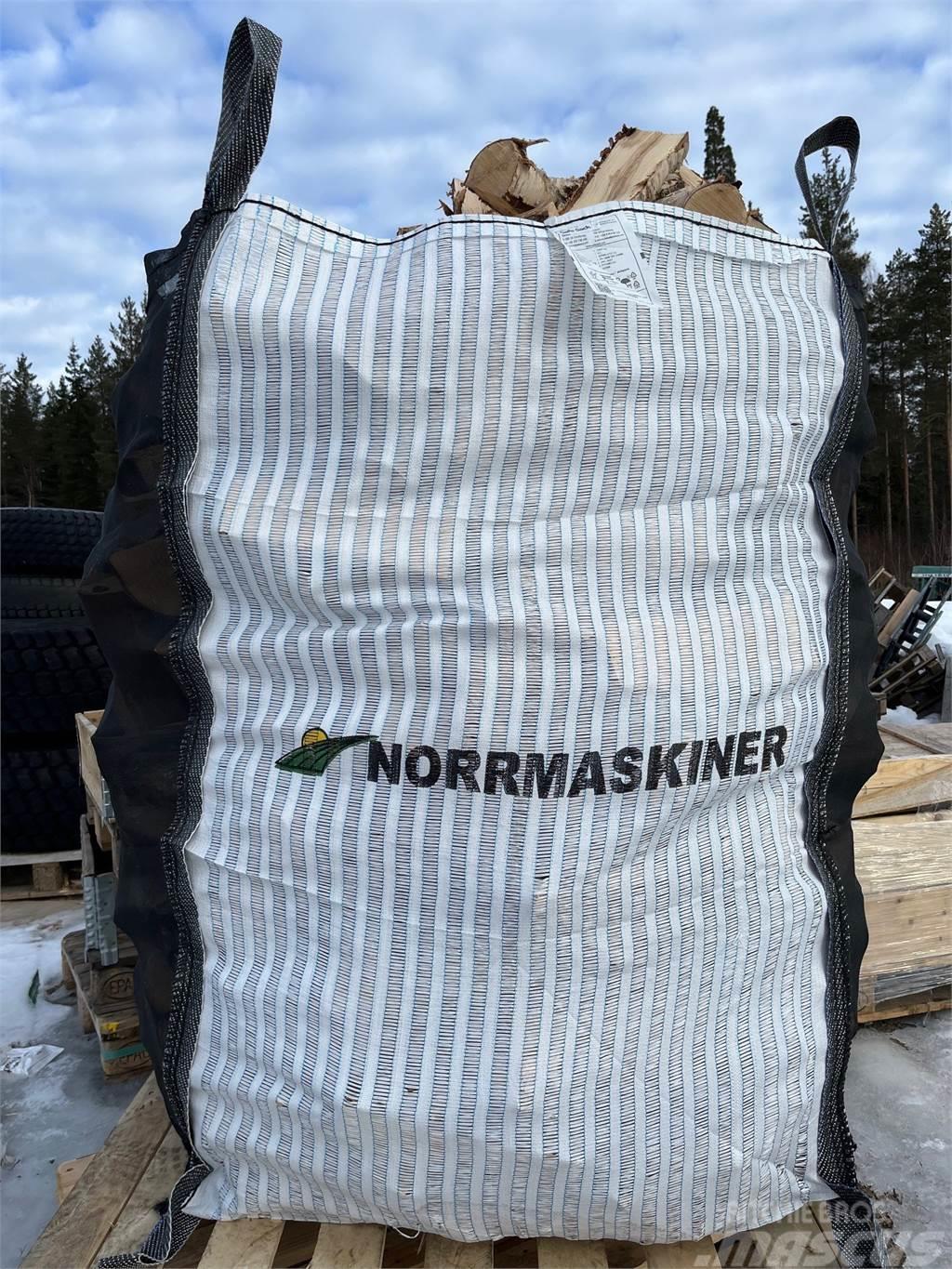  Vedsäckar Norrmaskiner 1,5m3 Procesadoras y cortadoras de leña